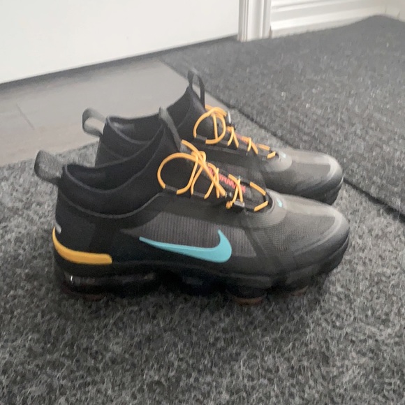 Size M 6.5/W8 2019 Vapormax Utility Nike shoe - Picture 1 of 5